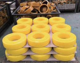 What are the structural characteristics of polyurethane solid tires?